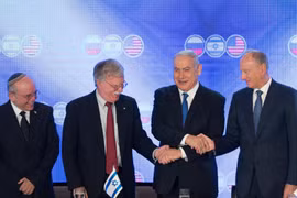 Cố vấn An ninh quốc gia Mỹ John Bolton trong cuộc gặp Thủ tướng Israel Benjamin Netanyahu và người đồng cấp Nga Nikolai Patrushev tại Jerusalem ngày 25/6/2019. (Ảnh: THX/TTXVN)