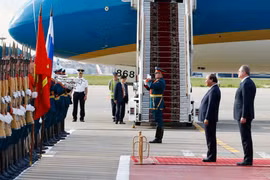 Lễ đón chính thức được tổ chức trọng thể tại sân bay Vnukovo 2. (Ảnh: Thống Nhất/TTXVN)