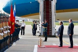 Lễ đón chính thức được tổ chức trọng thể tại sân bay Vnukovo 2. (Ảnh: Thống Nhất/TTXVN)