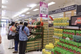 Người dân Nhật Bản mua sắm ở AEON. (Nguồn: Japan Shopping Now)