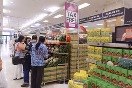 Người dân Nhật Bản mua sắm ở AEON. (Nguồn: Japan Shopping Now)