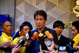 HLV Akira Nishino trả lời báo chí. (Nguồn: Bangkok Post)