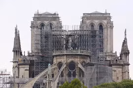 Nhà thờ Đức Bà Paris bị phá hủy một phần sau vụ hỏa hoạn, ngày 16/4/2019. (Ảnh: THX/TTXVN)