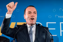 Ông Manfred Weber nhận được sự ủng hộ của Thủ tướng Đức Angela Merkel, nhưng lại bị Tổng thống Pháp Emmanuel Macron ngăn cản. (Nguồn: The Japan Times)