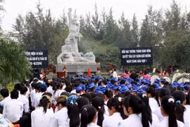 Dâng hương tưởng niệm nhân 47 năm vụ thảm sát Sơn Mỹ