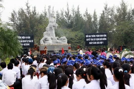 Dâng hương tưởng niệm nhân 47 năm vụ thảm sát Sơn Mỹ