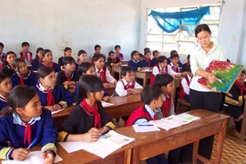 Phát triển dân tộc thiểu số, thu hẹp khoảng cách phát triển