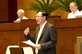 Bộ trưởng Bộ Giáo dục và Đào tạo Phạm Vũ Luận trả lời chất vấn của đại biểu Quốc hội. (Ảnh: Phương Hoa/TTXVN)