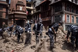 Số nạn nhân thiệt mạng vì động đất Nepal đã lên gần 7.600