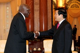 Chủ tịch nước Trương Tấn Sang tiếp ông Salvador Valdes Mesa, Ủy viên Bộ Chính trị, Phó Chủ tịch Cuba thăm Việt Nam, tháng 5/2015. (Ảnh: Nguyễn Khang/TTXVN)