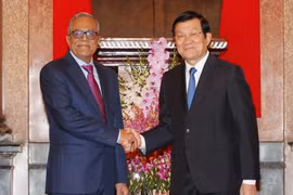 Chủ tịch nước Trương Tấn Sang đón Tổng thống Md. Abdul Hamid. (Ảnh: Nguyễn Khang/TTXVN)