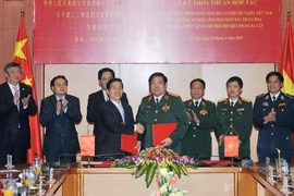 Việt Nam-Trung Quốc ký thỏa thuận phối hợp biên phòng 3 cấp 