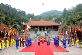 Trên 7.000 du khách về với Côn Sơn-Kiếp Bạc đầu năm mới