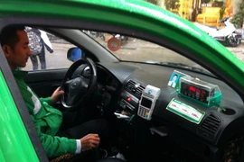 Từ ngày 15/7, dữ liệu hành trình trên xe taxi sẽ được tuyền về Tổng cục Đường bộ Việt Nam. (Ảnh: Hoàng Hùng/TTXVN)