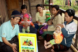 Chuyện những người thầm lặng chăm sóc sức khỏe nơi thôn bản