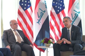 Tổng thống Mỹ Barack Obama (phải) gặp Thủ tướng Iraq Haider al-Abadi (trái) bên lề Hội nghị thượng đỉnh G7. (Nguồn: AFP/TTXVN)
