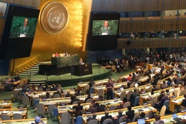 Toàn cảnh phiên toàn thể lần thứ nhất của Hội nghị Thế giới các Chủ tịch Quốc hội với bài phát biểu của Chủ tịch Quốc hội Nguyễn Sinh Hùng. (Ảnh: Nhan Sáng/TTXVN)