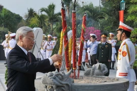 Lãnh đạo Đảng, Nhà nước viếng nghĩa trang liệt sỹ TP.HCM