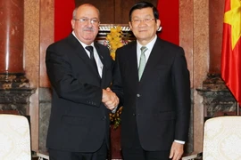 Chủ tịch nước: Việt Nam luôn dõi theo và sát cánh cùng Cuba