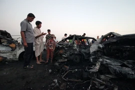 Hiện trường một vụ đánh bom ở trung tâm Baghdad, Iraq, ngày 15/8. (Nguồn: AFP/TTXVN)