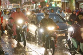 Mưa lớn trong giờ tan tầm ở Hà Nội. (Ảnh: Phạm Kiên/TTXVN)