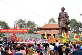 Hàng ngàn người đổ về Hà Nội tưng bừng dự hội gò Đống Đa 2015