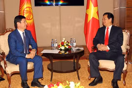 Thủ tướng Nguyễn Tấn Dũng gặp Thủ tướng Cộng hòa Kyrgystan, Temir Sariyev. (Ảnh: Đức Tám/TTXVN)
