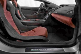 Vải Alcantara trong nội thất mẫu xe Lamborghini Gallardo LP 570-4 Squadra Corse, (Nguồn: autonews.com)