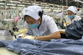 Trong 10 năm (2004-2014), hàng dệt may Việt Nam vào Hoa Kỳ tăng 398%, tốc độ tăng trưởng bình quân mỗi năm 15%. (Ảnh: Hải Âu/TTXVN) 