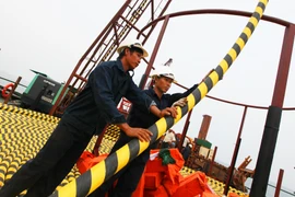 Hoàn thành đưa điện lưới Quốc gia ra 5 xã đảo huyện Vân Đồn