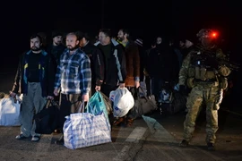 Quân đội Ukraine và lực lượng ly khai trao đổi 900 tù binh