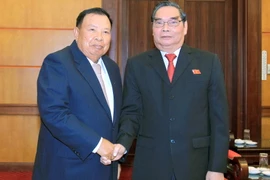 Thường trực Ban Bí thư Lê Hồng Anh tiếp Thường trực Ban Bí thư, Phó Chủ tịch nước Lào Bounnhang Vorachith. (Ảnh: An Đăng/TTXVN)