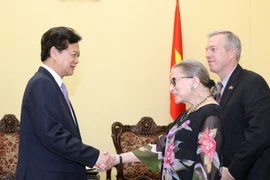 Thủ tướng Nguyễn Tấn Dũng tiếp Thẩm phán Tòa án Tối cao Hoa Kỳ Badre Ginsburg. (Ảnh: Thống Nhất/TTXVN)