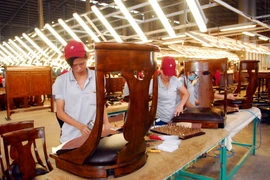 Doanh nghiệp ở Bình Dương đang “khát” lao động phổ thông 