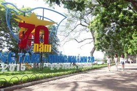 Đường phố Hà Nội rực rỡ cờ hoa mừng Quốc khánh 2/9. Ảnh minh họa. (Ảnh: Anh Tuấn/TTXVN)