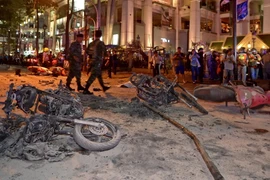 Hiện trường vụ nổ bom ở trung tâm Bangkok, ngày 17/8. (Nguồn: AFP/TTXVN)