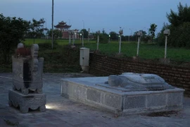 Các tấm bia còn lại đã được di dời khỏi khuôn viên đền. (Ảnh: Tiến-An/Vietnam+)