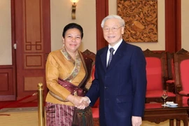 Tổng Bí thư Nguyễn Phú Trọng tiếp bà Sounthone Sayachak, Ủy viên Trung ương Đảng, Trưởng Ban Đối ngoại Trung ương Đảng Nhân dân Cách mạng Lào. (Ảnh: Doãn Tấn/TTXVN)