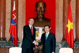 Chủ tịch nước Trương Tấn Sang tiếp ông Martin Glvac, Bộ trưởng Bộ Quốc phòng Cộng hòa Slovakia. (Ảnh: Nguyễn Khang/TTXVN)