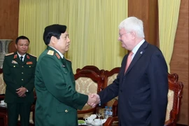 Đại tướng Phùng Quang Thanh tiếp ông Herve Ladsous, Phó Tổng Thư ký Liên hợp quốc phụ trách hoạt động gìn giữ hòa bình. (Ảnh: Trọng Đức/TTXVN)