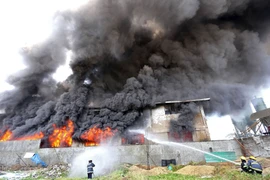 Philippines: Cháy nhà máy giày dép làm ít nhất 31 người chết