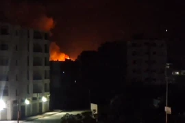 Video Israel tấn công kho vũ khí gần căn cứ không quân Nga ở Syria