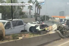 Cảnh tượng khó tin trên đường phố Tây Ban Nha sau trận lũ quét