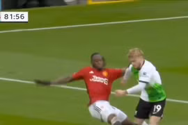 Cận cảnh tình huống Manchester United bị quả penalty oan uổng trước Liverpool