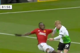 Cận cảnh tình huống Manchester United bị quả penalty oan uổng trước Liverpool