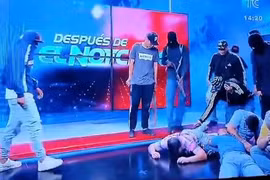 Cảnh băng đảng bắt cóc con tin ngay trên sóng truyền hình trực tiếp ở Ecuador