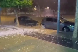 Tây Ban Nha chứng kiến cảnh mưa đá chưa từng thấy tại Almeria