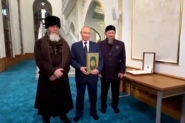 Tổng thống Nga Putin có hành động bất ngờ, được ca ngợi khi thăm Chechnya