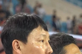 Bất ngờ với hình ảnh HLV Kim Sang-sik hát quốc ca Việt Nam