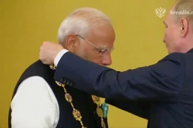 Tổng thống Nga Putin trao tặng Thủ tướng Ấn Độ Modi huân chương cao quý nhất